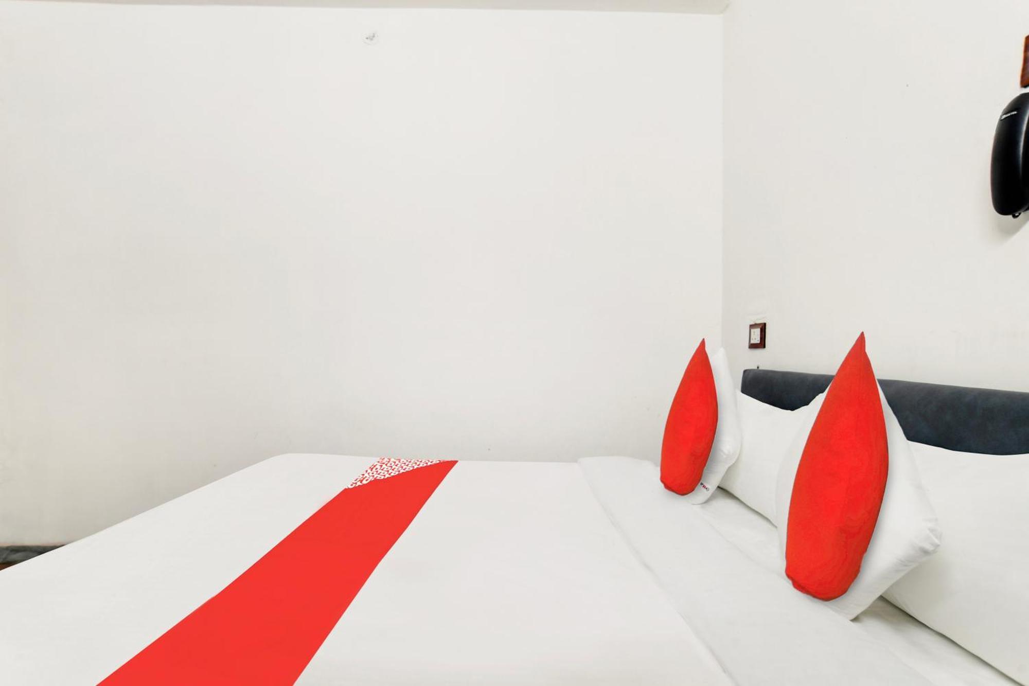 Oyo Flagship Hotel Shree United อินดอร์ ภายนอก รูปภาพ