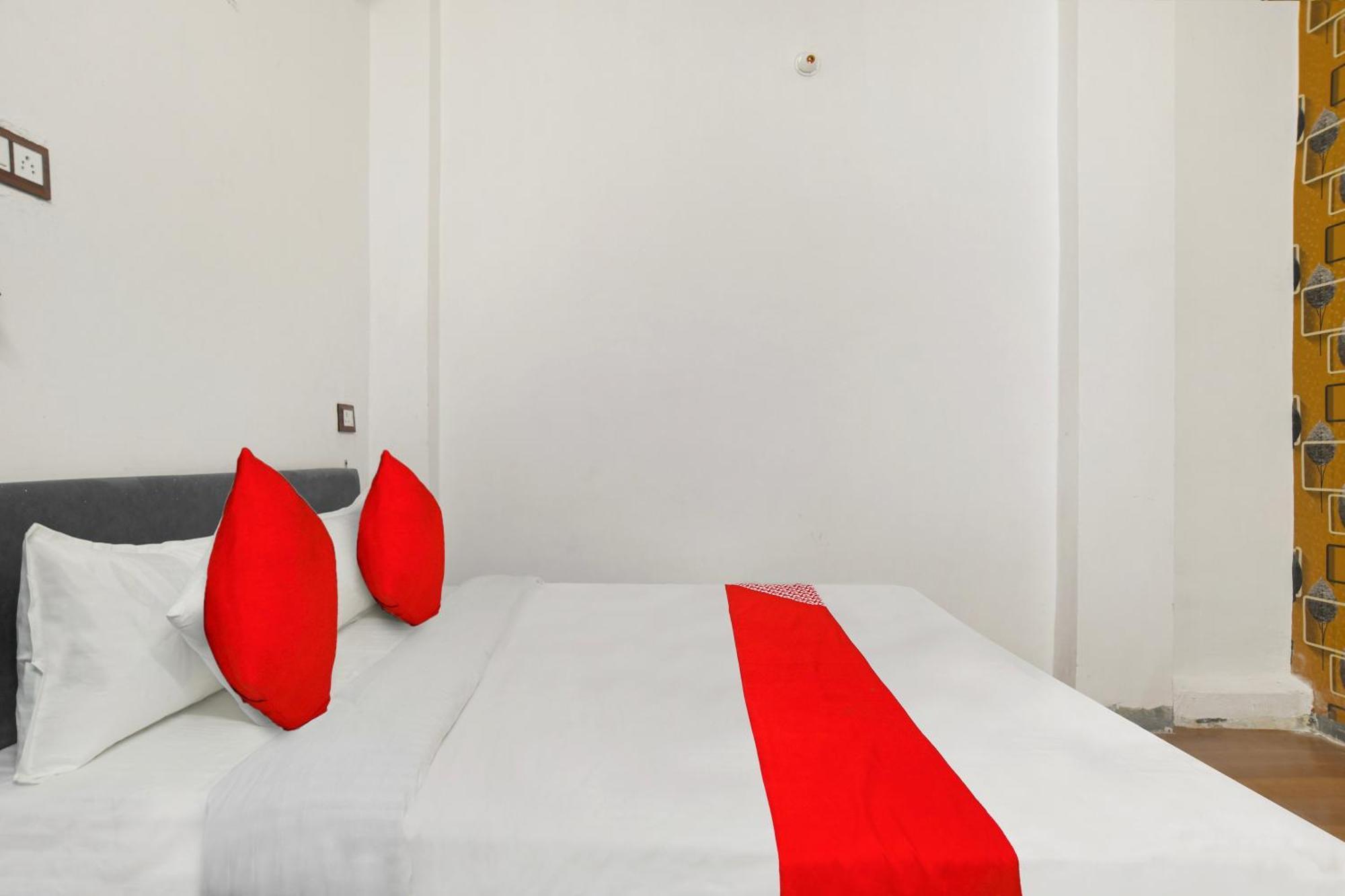 Oyo Flagship Hotel Shree United อินดอร์ ภายนอก รูปภาพ